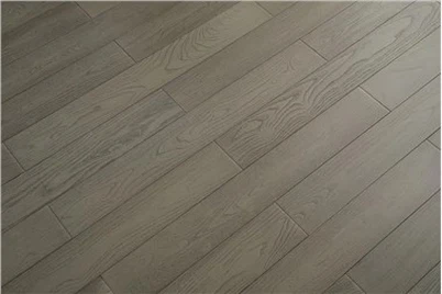 Apakah lantai abu-abu berasap cocok untuk area dengan lalu lintas tinggi?